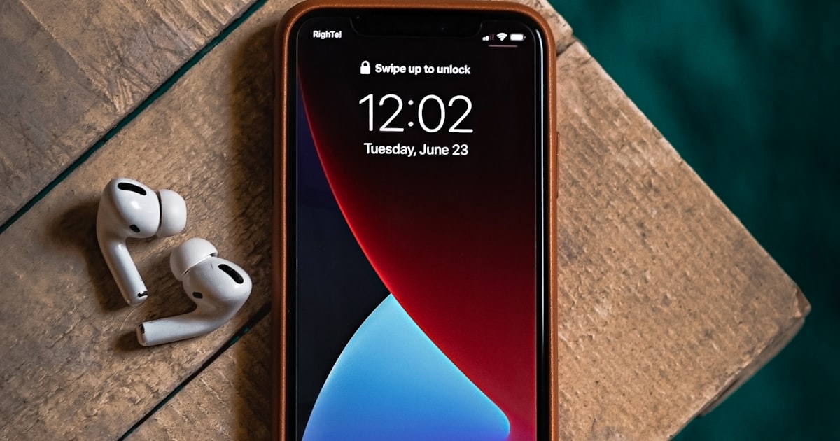 Samsung vs iPhone: Mana yang Lebih Baik di 2025?